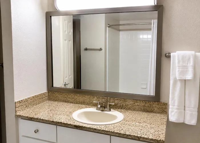 Retreat 2br 2ba , Pool, Gym & King Bed Chandler