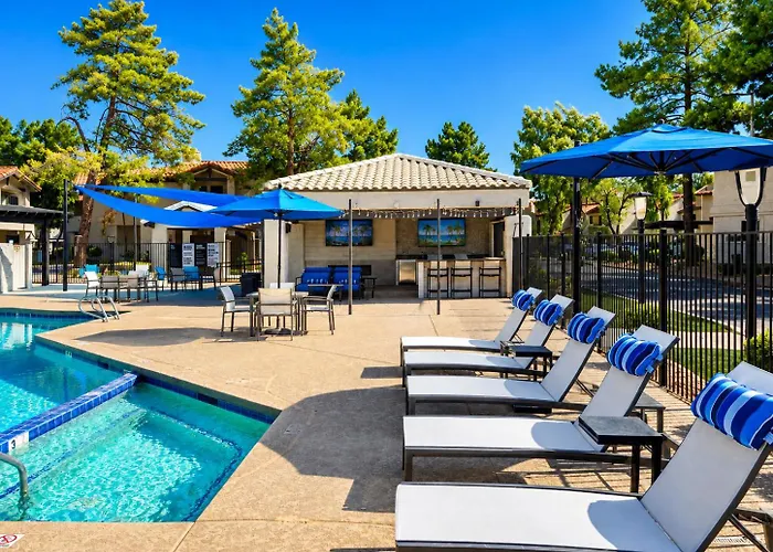 Retreat 2br 2ba , Pool, Gym & King Bed Apartment *