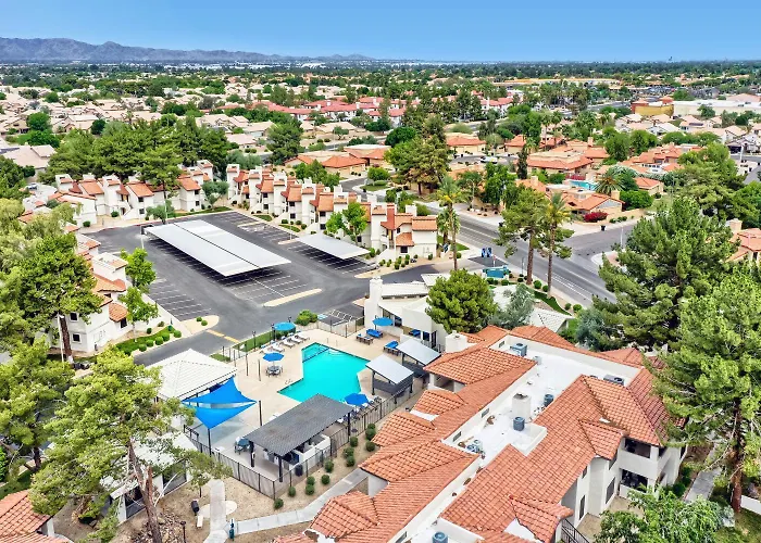 Retreat 2br 2ba , Pool, Gym & King Bed * Chandler