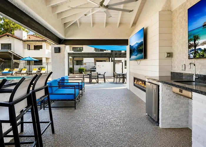Retreat 2br 2ba , Pool, Gym & King Bed Apartment Chandler