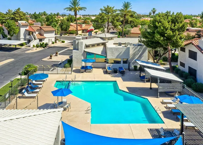 Retreat 2br 2ba , Pool, Gym & King Bed *
